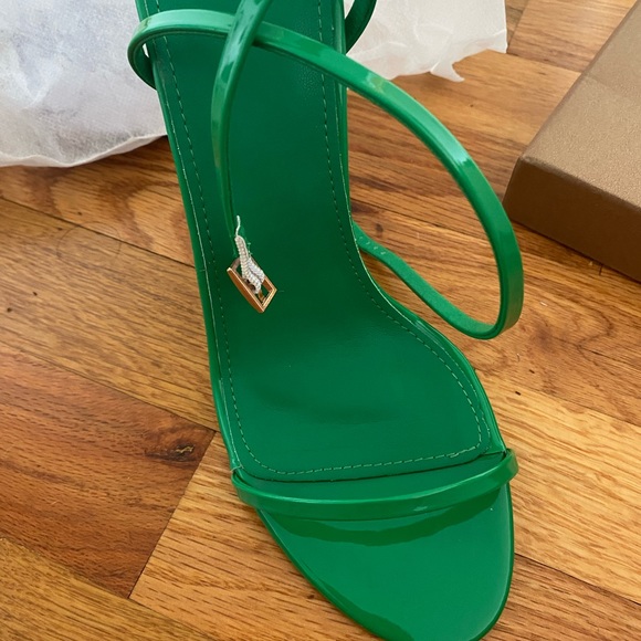 Stunning new size 7 green vegan leather sandals - Picture 4 of 7